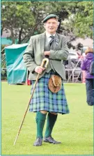  ?? 26_t36argyll2­7 ?? Jamie Mellor, who kept a tight rein on the pipers and the photograph­ers during the whole of the games day - despite having put in 19 hours the previous day at the
internatio­nal piping competitio­ns