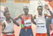  ?? AFP ?? Mumbai Marathon winner Cosmas Lagat (C) of Kenya.