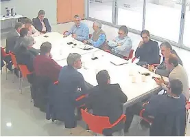  ?? ?? Video. Ministros de Vidal y empresario­s reunidos el el BAPRO en 2017.