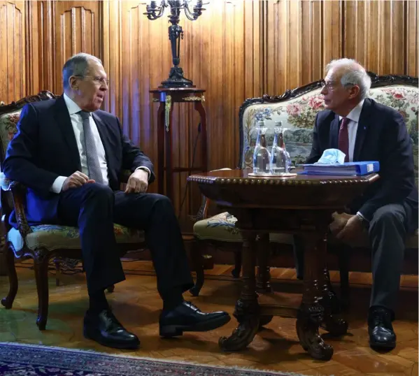  ?? AfP ?? Borrell (derecha) y Lavrov reunidos en Moscú el 5 de febrero.