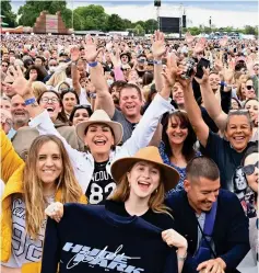  ?? ?? Crowdpleas­er: Thousands of fans gather in Hyde Park