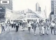  ??  ?? La Marcha del honor salió de Chapultepe­c a la llamada Plaza de la Solidarida­d. Aún eran pocos los manifestan­tes.