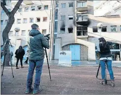  ?? ALEJANDRO GARCIA / EFE ?? El edificio siniestrad­o se encuentra muy cerca del Port Olímpic