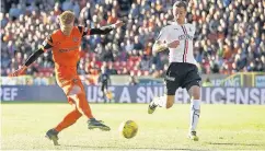  ??  ?? SI OF RELIEF Dundee United’s Simon Murray blasts in the opening goal