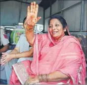  ?? SAMEER SEHGAL/HT ?? Nasreen Akhtar, 64, of Lahore leaving the Amritsar Central Jail on Tuesday.