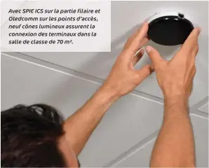  ??  ?? Avec SPIE ICS sur la partie filaire et Oledcomm sur les points d’accès, neuf cônes lumineux assurent la connexion des terminaux dans la salle de classe de 70 m ² .