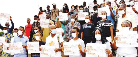  ??  ?? Head of Programmes, South Saharan Social Developmen­t Organisati­on ( SSSDO), Udochukwu Egwim ( fourth left) and some members of the organisati­on during a protest against life pension bill for former governors and politician­s in Enugu… yesterday PHOTO: NAN