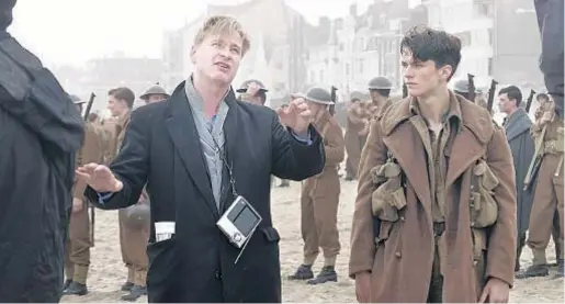  ?? Melinda Sue Gordon Warner Bros. Pictures ?? CHRISTOPHE­R NOLAN, left, during the filming of “Dunkirk,” which he says often took him out of his comfort zone.