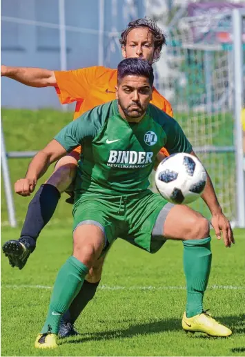  ?? Foto: Horst Hörger ?? Der FC Neenstette­n hatte auch im Wiederholu­ngsspiel gegen Burlafinge­n alles unter Kontrolle. Hier behauptet Güven Sir den Ball gegen Sebastian Bachus.