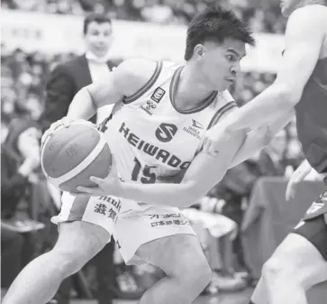  ?? ?? As Shiga Lakes dropped to a 25-10 record, Kiefer Ravena finished with 18 points, including three outside shots, to go with four assists, three rebounds, and a steal.