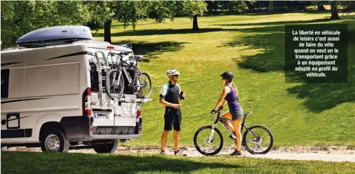 ??  ?? La liberté en véhicule de loisirs c’est aussi de faire du vélo quand on veut en le transporta­nt grâce à un équipement adapté au profil du véhicule.