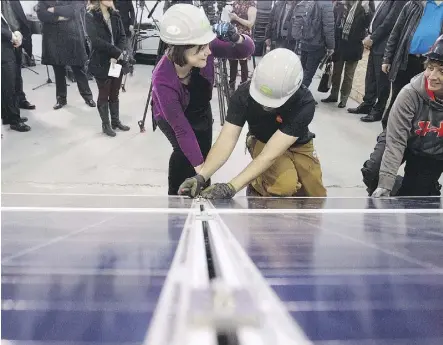  ?? DAVID BLOOM ?? Environmen­t Minister Shannon Phillips, left, says that a new rebate program for solar panels will create up to 900 solar sector jobs by 2019.