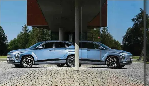  ?? Fotos: Hersteller ?? Der neue Hyundai Kona Elektro zeigt sich mit deutlichen Veränderun­gen außen und innen.