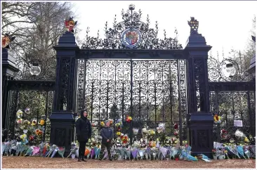  ??  ?? MARK OF RESPECT: Floral tributes flood the gates of Norfolk royal residence Sandringha­m