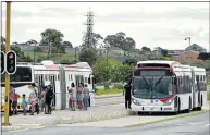  ?? Picture: EUGENE COETZEE ?? TEST PHASE: IPTS buses in Stanford Road, Helenvale, this week