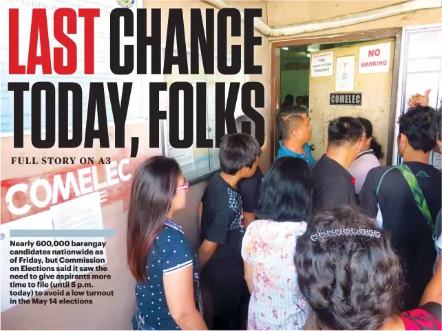  ?? SUNSTAR FOTO / ALLAN CUIZON ?? LINEUPS THAT LINED
UP. Some aspirants wait outside the Comelec in Mandaue City for their chance to file their certificat­e of candidacy, on what they were told was the last day to do so. Comelec decided on Friday to give aspirants one more day.