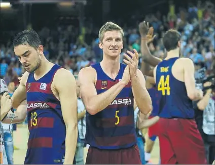  ?? FOTO: PEP MORATA ?? Justin Doellman aplaude hacia el público tras un partido de la pasada temporada en el Palau Blaugrana