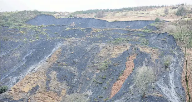  ?? ROWAN GRIFFITHS ?? The landslide at Llanwonno Tip in Tylorstown a year ago