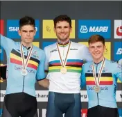  ?? (Photo EPA/MAXPPP) ?? Filippo Ganna devance deux Belges : Wout van Aert (g) et Remco Evenepoel (d).