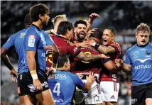  ?? Photo / Getty Images ?? The Highlander­s celebrate a try to hooker Andrew Makalio during the Super Rugby Pacific match against the Force last night.