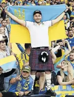  ?? AFP / Andy Buchanan ?? Ukraine feiert ein Fußballfes­t und hofft auf die WM in Katar.