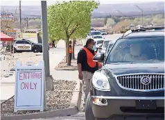  ??  ?? la longitud de la fila de vehículos al comenzar el día alcanzó casi los cuatro kilómetros