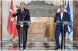  ?? Foto: Gouliamaki, afp ?? Auf Entspannun­gskurs: der türkische Präsident Erdogan mit dem griechisch­en Premier Tsipras.