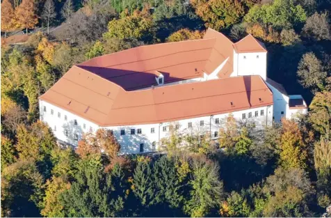  ?? Foto: Josef Stöhr ?? Fast 21 Millionen Euro investiert die Stadt Friedberg in das Wittelsbac­her Schloss. Jetzt gehen die Arbeiten ihrem Abschluss entgegen.