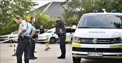  ?? FOTO: ERNST VAN NORDE ?? Retten i Aarhus er staerkt bevogtet af politi under retssagen. Samtidig er der også adskillige vagter fra kriminalfo­rsorgen, civile efterforsk­ere og uniformere­de betjente inde i selve retssalen.