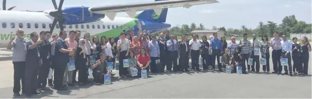  ??  ?? Media members, invited guests and MASwings personnel posing with the ATR 72-500 Aircraft.