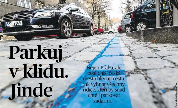  ??  ?? Je modrá dobrá? V ulicích měst, kde úřady čárami v této barvě vymezily zapovězená místa k parkování, dostanete zápornou odpověď.
