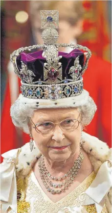  ?? FOTO: DPA ?? Gekröntes Haupt: Königin Elizabeth II. mit Insignien.
