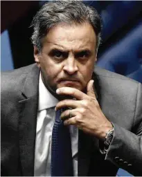  ?? Mateus Bonomi/Folhapress ?? Aécio Neves, em seu primeiro discurso no retorno ao Senado, desde que foi afastado pelo Supremo