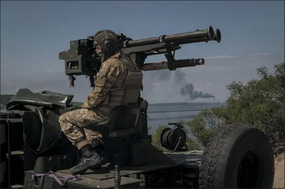  ?? NICOLE TUNG — NEW YORK TIMES FILE ?? A Ukrainian soldier operates a Stinger near Kyiv on May 23. Moscow’s gains in the east in early 2024have been aided by more aggressive air support on the front lines, but Ukraine has been downing more enemy planes as a result.