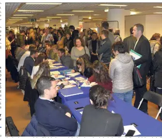  ?? (Photos Xavier Depoilly) ?? L’opération   jobs d’été était organisée dans le cadre de la Quinzaine de l’emploi dans le hall Méditerran­ée du palais des festivals.