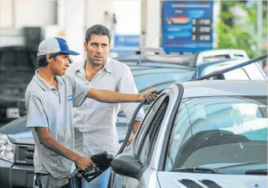  ?? CEDOC PERFIL ?? EN LA MIRA. Ayer, un gran buffet de abogdos analizaba demandar a la petrolera estatal YPF.