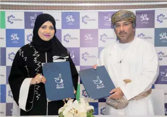  ?? — ONA ?? Nasima bint Yahya al Balushi, Director-general of Export Developmen­t at Ithraa, and Emad bin Saud al Harthy, Acting CEO of Credit Oman, after signing the agreement.