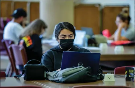  ?? PHOTOS BY TERRY PIERSON — STAFF PHOTOGRAPH­ER ?? Cal State San Bernardino student Jacqueline Vera studies while wearing a face mask in the campus library Thursday.
