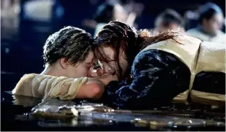  ?? ?? Leonardo DiCaprio et Kate Winslet dans Titanic en 1997.