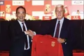  ?? PHOTO / IC ?? Marcello Lippi (right), new head coach of the Chinese men’s soccer team, and Cai Zhenhua, president of the Chinese Football Associatio­n, attend an Oct 28 press conference in Beijing announcing Lippi’s hiring.
