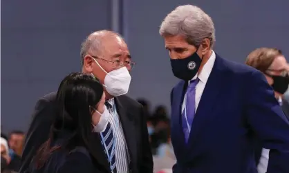  ?? Photograph: Xinhua/Rex/Shuttersto­ck ?? John Kerry speaking with China’s envoy Xie Zhenhua.