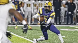  ?? BILL LACKEY / STAFF ?? Daylen Bradley, Springfiel­d’s leader in receptions last season, catches a pass over the middle during a playoff game against Centervill­e.