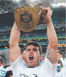  ?? RIGHT CALL: Michael Ennis holds the 2016 premiershi­p trophy. ??