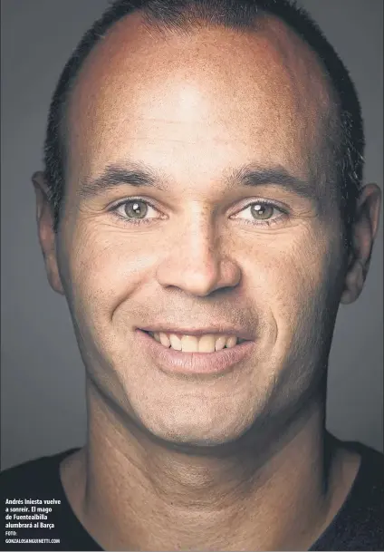  ?? FOTO: GONZALOSAN­GUINETTI.COM ?? Andrés Iniesta vuelve a sonreír. El mago de Fuentealbi­lla alumbrará al Barça