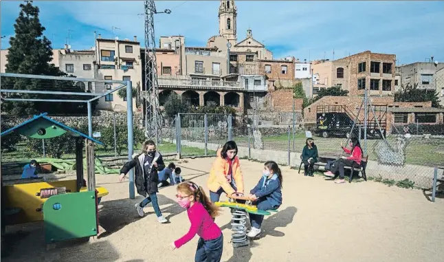  ?? XAVI JURIO ?? Más niños. La llegada de familias jóvenes propició la reapertura de la escuela de Maspujols en el año 2008