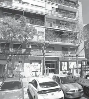  ??  ?? HALLAZGO.
En un departamen­to de este edificio en Madrid permaneció muerta y momificada Isabel Rivera Molina.