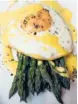  ??  ?? Grilled asparagus with fried egg and bernaise