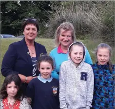  ??  ?? Caoimhe and Aoibhin Maguire with Sinead and Caoimhe Flood and Lady Captain Martin Searson and handicap secretary Julie Walshe at the unviling of the bench in memory of the late Anne Kelly at the Blessingto­n Lakes Golf Club.