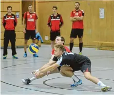  ?? Foto: Peter Kleist ?? Es lief nicht rund bei den Friedberge­r Herren II (hier Marco Schreiber und Libero Mi chael Höbel, rechts). Der TSV verlor am Wochenende zweimal.