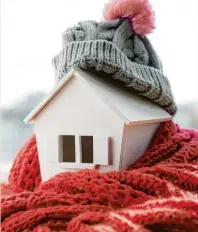  ?? Foto: kishivan/stock.adobe.com ?? Bevor der Winter kommt, sollten Hausbesitz­er ihr Eigenheim dafür entspreche­nd rüsten.